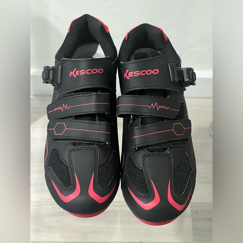 Kescoo Men’s Cycling Shoes Size 10.5 Never Worn